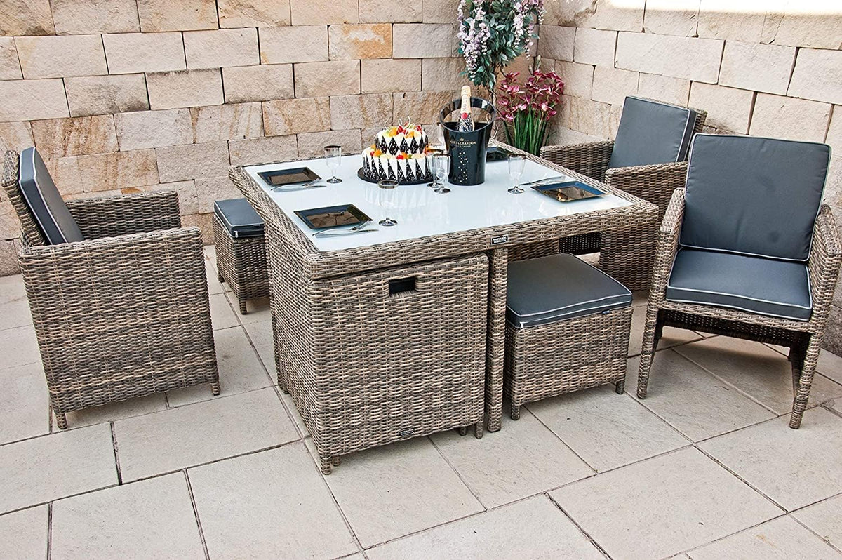 Ragnarök PolyRattan Gartenmöbel Set - Essgruppe mit Tisch 4 Stühlen Hocker und 12 Polstern - Aluminium rostfrei mit Glas - Grau 125 x 125 cm