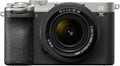 Sony Alpha 7C II Vollformat Systemkamera 33 MP - 28 bis 60 mm Objektiv - Echtzeit Autofokus 10 Bilder pro Sekunde 4K Video - Silber Schwarz